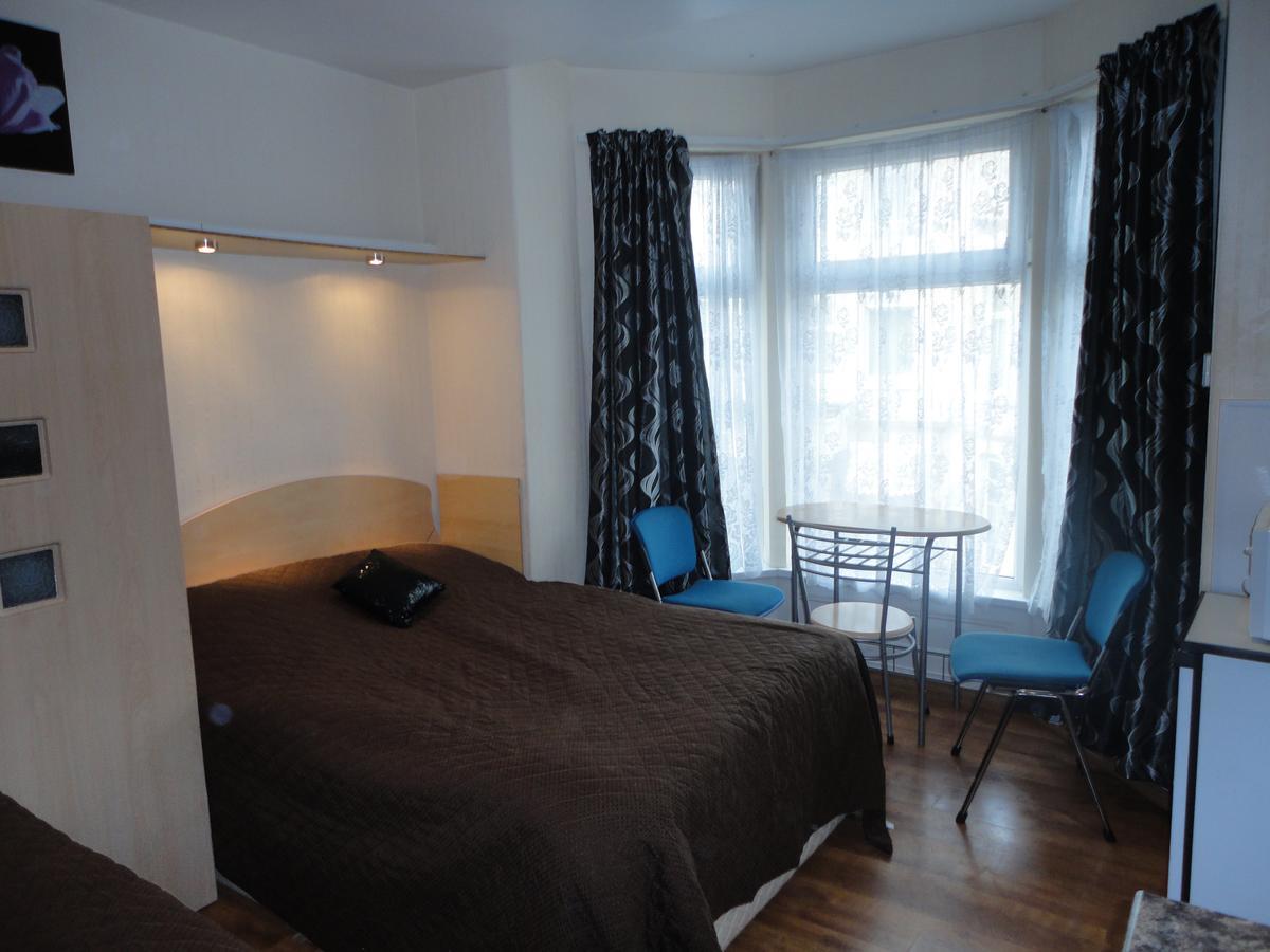 Ivanhoe Hotel 2*