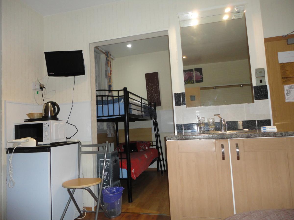 Ivanhoe Hotel 2*
